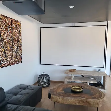 Appartement 8-person - Chill & 5 Min Away *