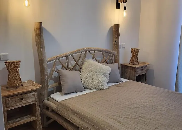 8-person - Chill & 5 Min Away *